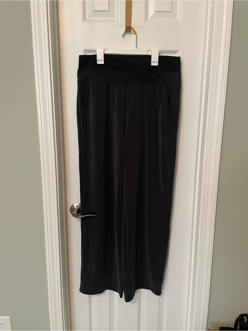 Athleta Black Wide-Leg Pull-On Pants with side pockets
